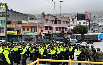 Policías en Villaflora