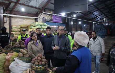 La Intendencia de Policía de Pichincha informó de un operativo en el Mercado de San Roque, en Quito, el 9 de octubre pasado.