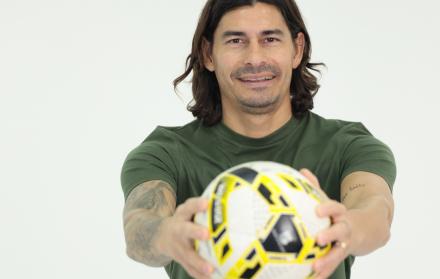 El exdelantero argentino mantiene viva su pasión por el fútbol, ahora desde su nueva faceta como entrenador.