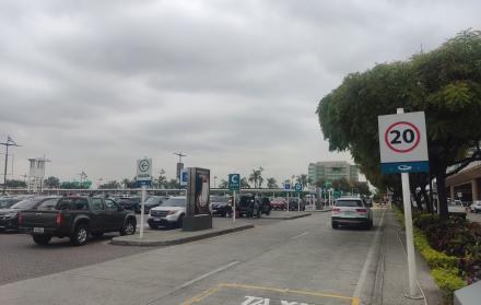parqueo del aeropuerto de Guayaquil