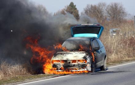 Explosión de carro bomba en puente Churute