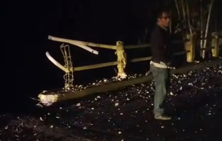 Puente en la vía Cuenca-Girón-Pasaje dañado tras explosión la madrugada del 15 de octubre.