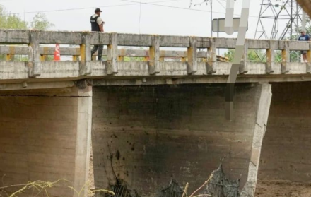 En el puente del río Churute, en Naranjal, se detonaron explosivos.