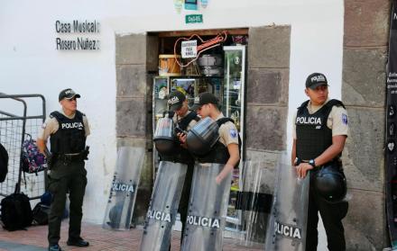Vallas y presencia policial en el Centro Historico-protestas