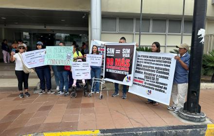 Padres denuncian desabastecimiento