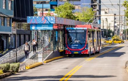 daños en la parada del trolebús