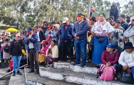 Marlon Vargas, presidente, y Ercilia Castañeda, vicepresidenta de la Conaie, recorrieron la zona norte del país junto a Denisse de la Cruz, presidenta del Pueblo Kayambi, el pasado 1 de octubre.