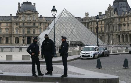 Robo en museo de Louvre en Francia