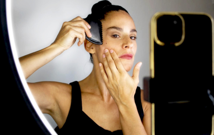 Cómo Reafirmar el Rostro Sin Botox: Guía del Método Anahata de Gimnasio Facial