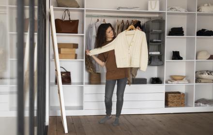 Roperos Modulares: La Solución Moderna para Dormitorios con Espacio Limitado