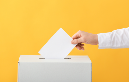 Referencial. Urna electoral para la consulta popular del próximo 16 de noviembre.
