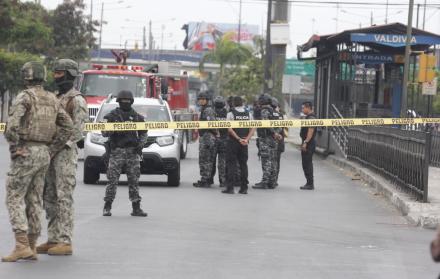 carro sospechoso en avenida 25 de Julio