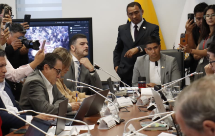 en comisión de Asamblea por el Porsche Cayenne