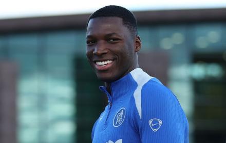 Moisés Caicedo vuelve a ser clave en Stamford Bridge.