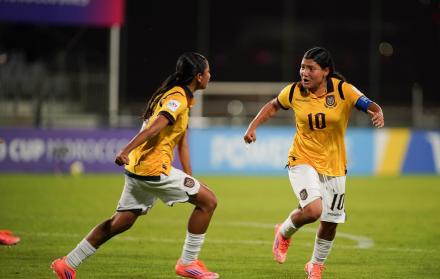 Mary Guerra (10) la volante ofensiva de Ecuador en el Mundial sub 17 que provocó el primer gol.