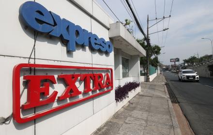 Logos de Expreso y Extra