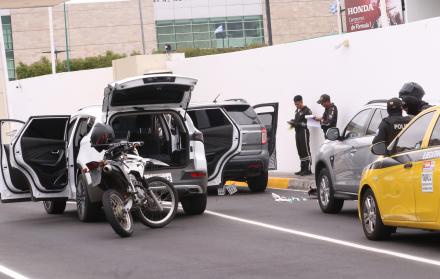 detenidos con armas afuera del aeropuerto de Guayaquil
