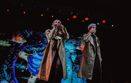 El dúo argentino Miranda! ofreció un espectáculo lleno de teatralidad, pop y nostalgia.