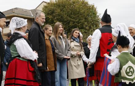 La familia real española durante su visita a Valdesoto, a propósito de los premios Princesa de Asturias