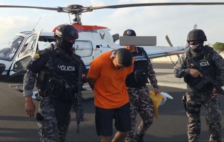 Simón Agapo, alias El Tunco, trasladado al centro penitenciario La Roca en Guayaquil tras su captura en Rocafuerte.
