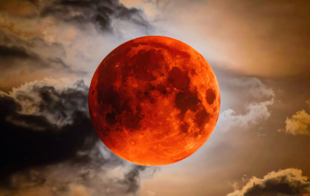 La superluna de Castor iluminará el cielo el 5 de noviembre de 2025, siendo la luna más grande y brillante del año.