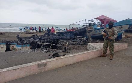 Lanchas quemadas en Playas