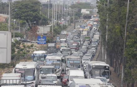Tráfico en vía a la costa