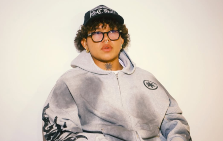 Beéle durante su presentación en el Cuenca Natural Flow, parte de los eventos del feriado de noviembre 2025.