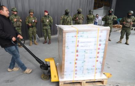 Calendario. El CNE inició el traslado de las papeletas impresas para la conformación de los kits electorales.