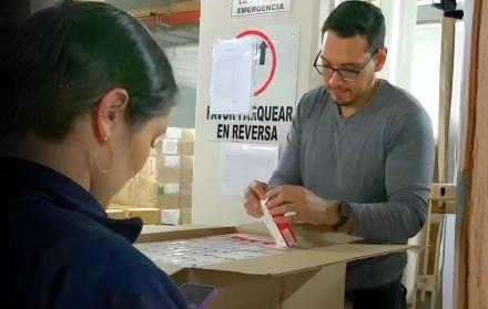 Entrega de medicinas en hospital de Quito