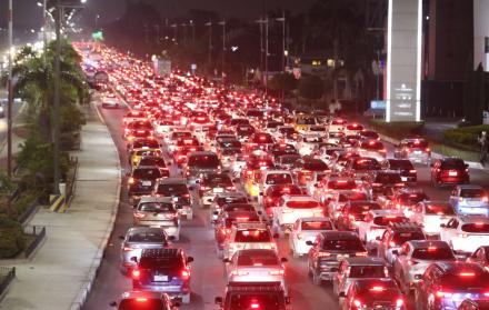 avenida Samborondón tráfico