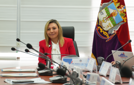 Mónica Loza Torres, prefecta de Chimborazo subrogante, denunció ante el TCE a la ministra de Trabajo.