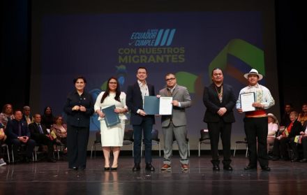 El presidente Daniel Noboa en su visita con migrantes en Nueva York.