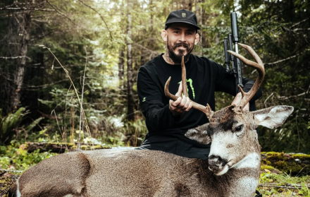 Marlon ‘Chito’ Vera compartió fotos cazando un ciervo.