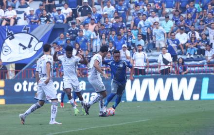 Emelec, Christian Cueva, volante peruano, LigaPro 2025, Sports Boys, regreso a Perú, Bombillo