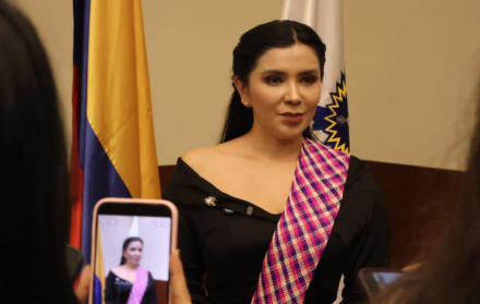 Catalina Cajías recibe la condecoración “Manuela Sáenz a la Integración Latinoamericana” por parte del Parlamento Andino