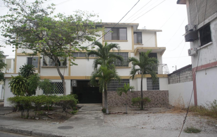 Fiscalía realiza pericia en el departamento de Sauces 9 donde ocurrió el asesinato de Martha Solís.