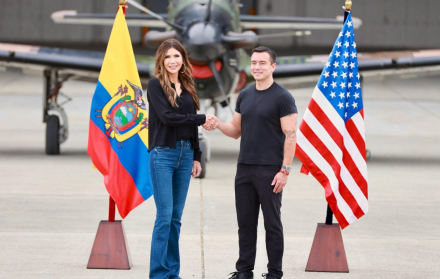 Kristi Noem visita base militar Manta