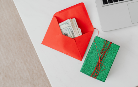 Referencial. El Décimo Tercer Sueldo o bono navideño será adelantado por el sector público y varias empresas privadas.