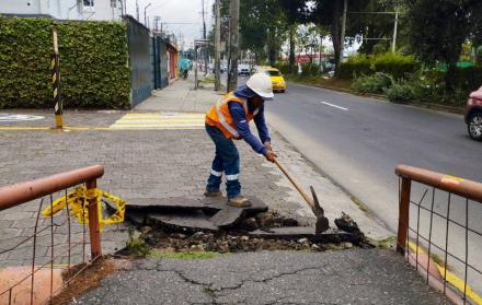 desmontaje del puente de la av. 10 de agosto-quito