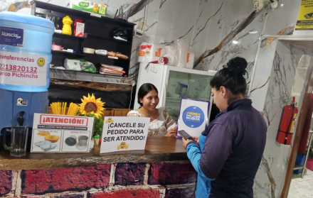 Mil dólares entregó el Ministerio de Desarrollo Humano a emprendedores de Imbabura, que tuvieron que cerrar sus locales durante el paro.