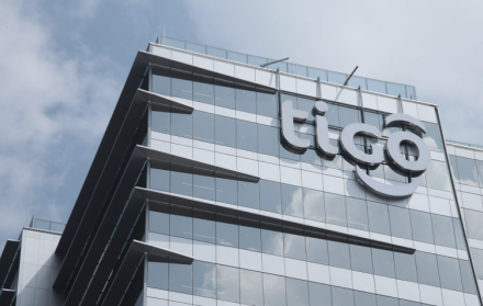 Fachada de un edificio de Tigo