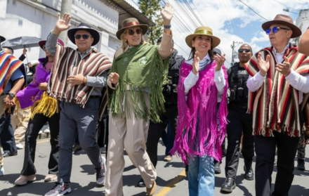 Annabella Azin, madre del presidente Daniel Noboa, estuvo en las fiestas de la Mama Negra, en Latacunga.
