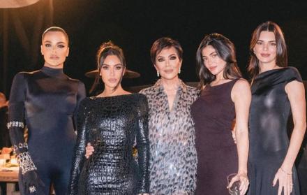 Kris Jenner junto a sus hijas.