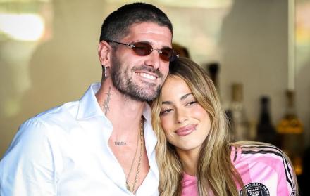 Tini Stoessel junto a Rodrigo De Paul