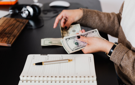 La postulación a las Becas Impulso Ecuador 2025 es completamente digital y permite aplicar desde cualquier lugar del país.