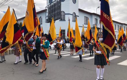 DESFILE CIVICO LATACUNGA