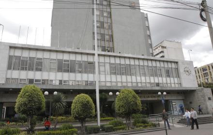 VISTA DE LA FACHADA DEL EDIFICIO DE LA ENTIDAD BANCARIA ESTATAL ||