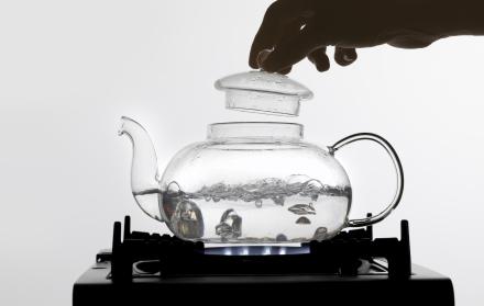 agua-hirviendo-para-preparar-te