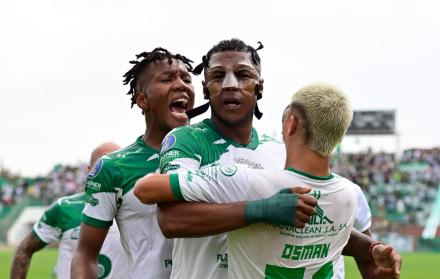 Liga de Portoviejo juega ante Guaranda su paso a las semifinales.